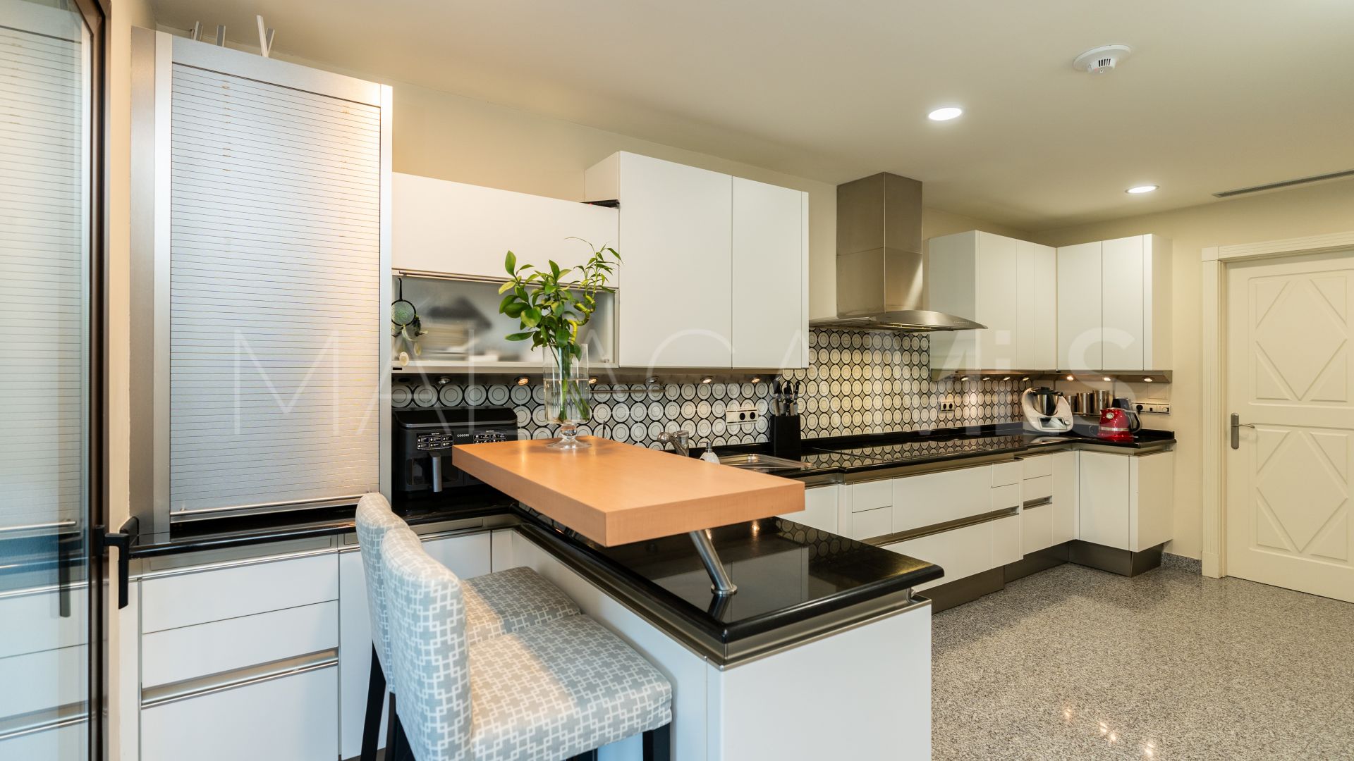 3 bedrooms ground floor apartment for sale in Aloha Park