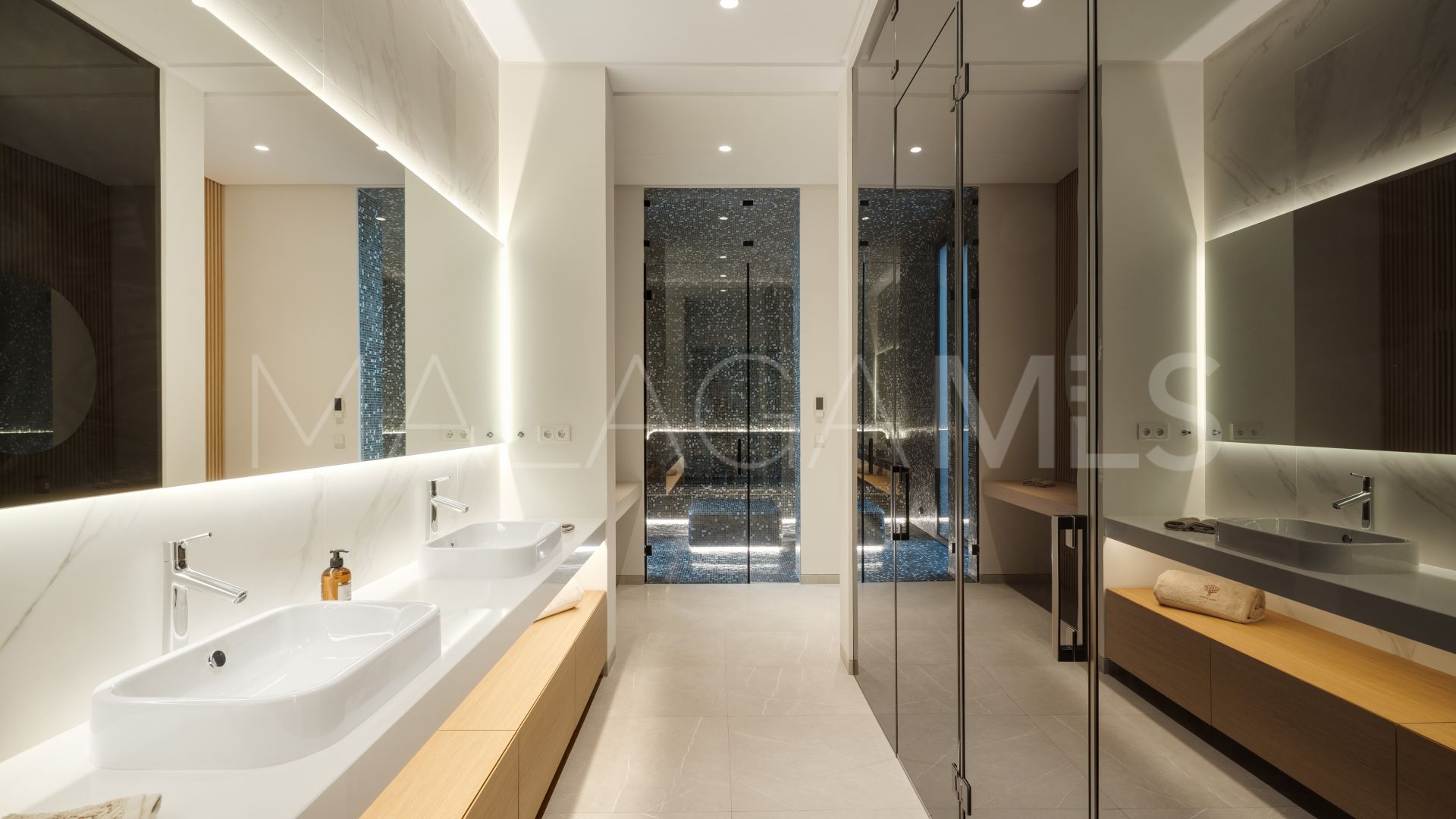Buy villa in El Madroñal