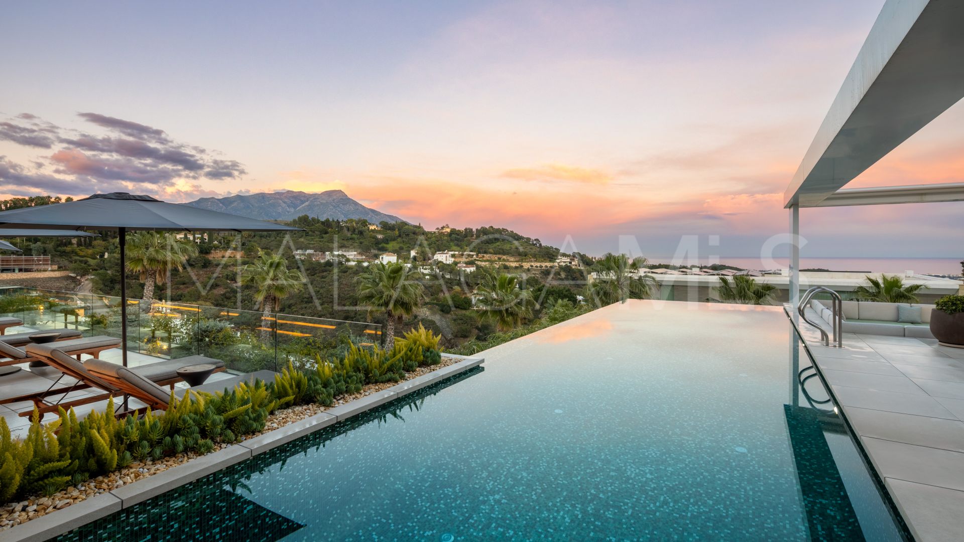 Buy villa in El Madroñal
