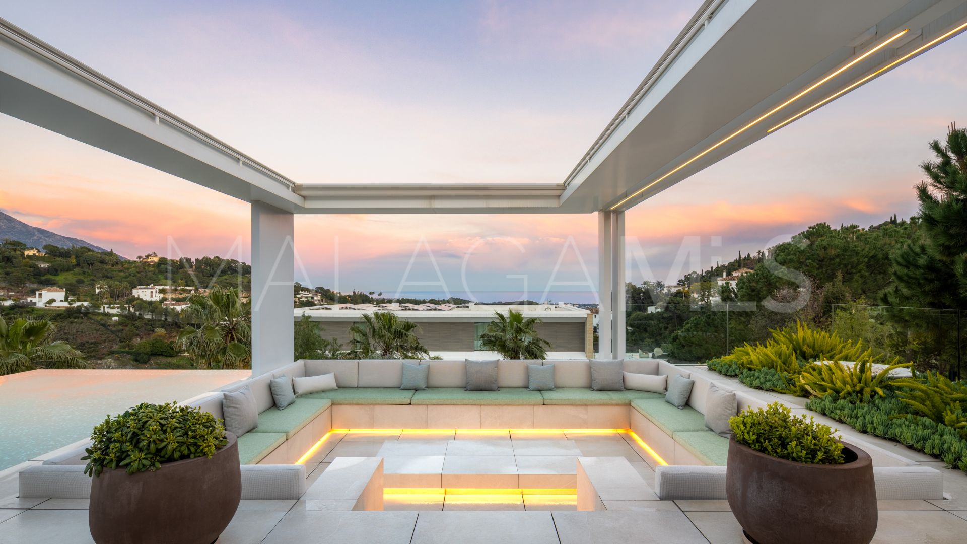 Buy villa in El Madroñal