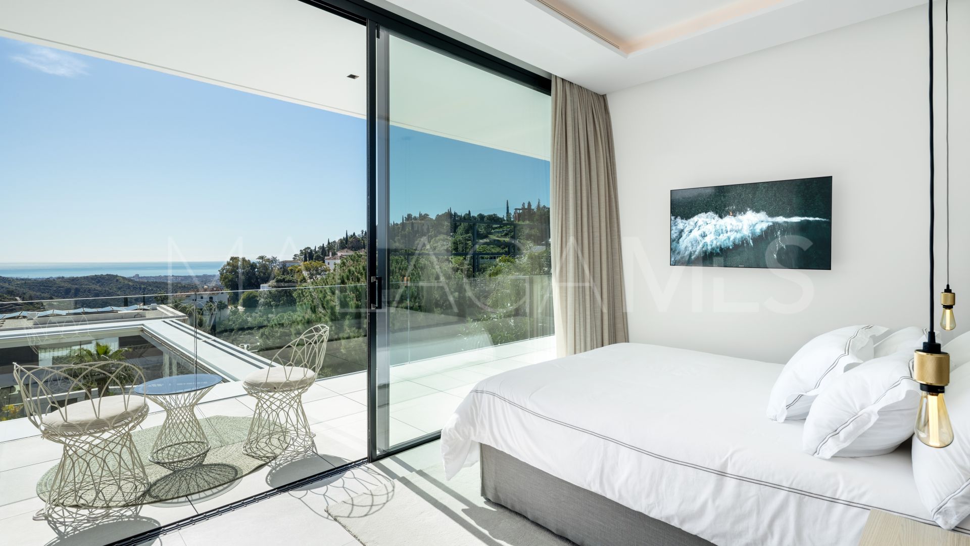 Buy villa in El Madroñal