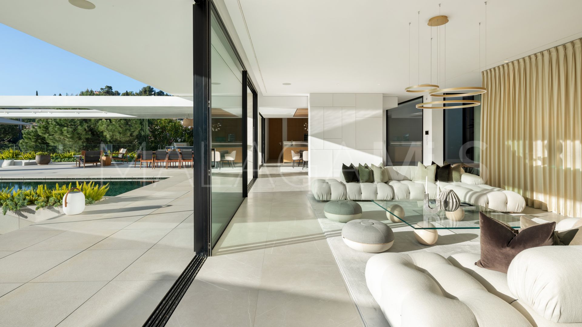 Buy villa in El Madroñal