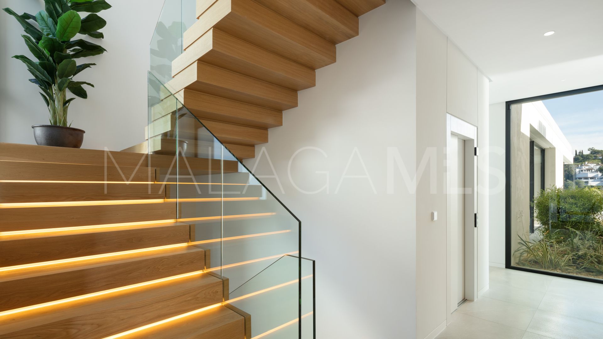 Buy villa in El Madroñal