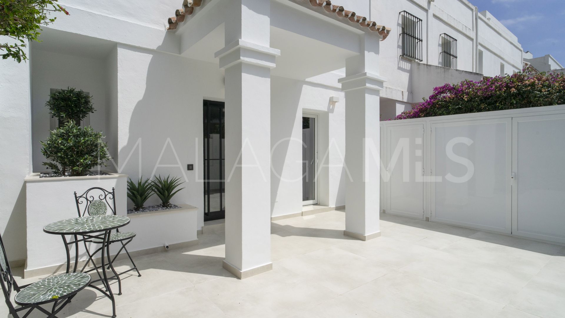 For sale La Quinta town house with 3 bedrooms