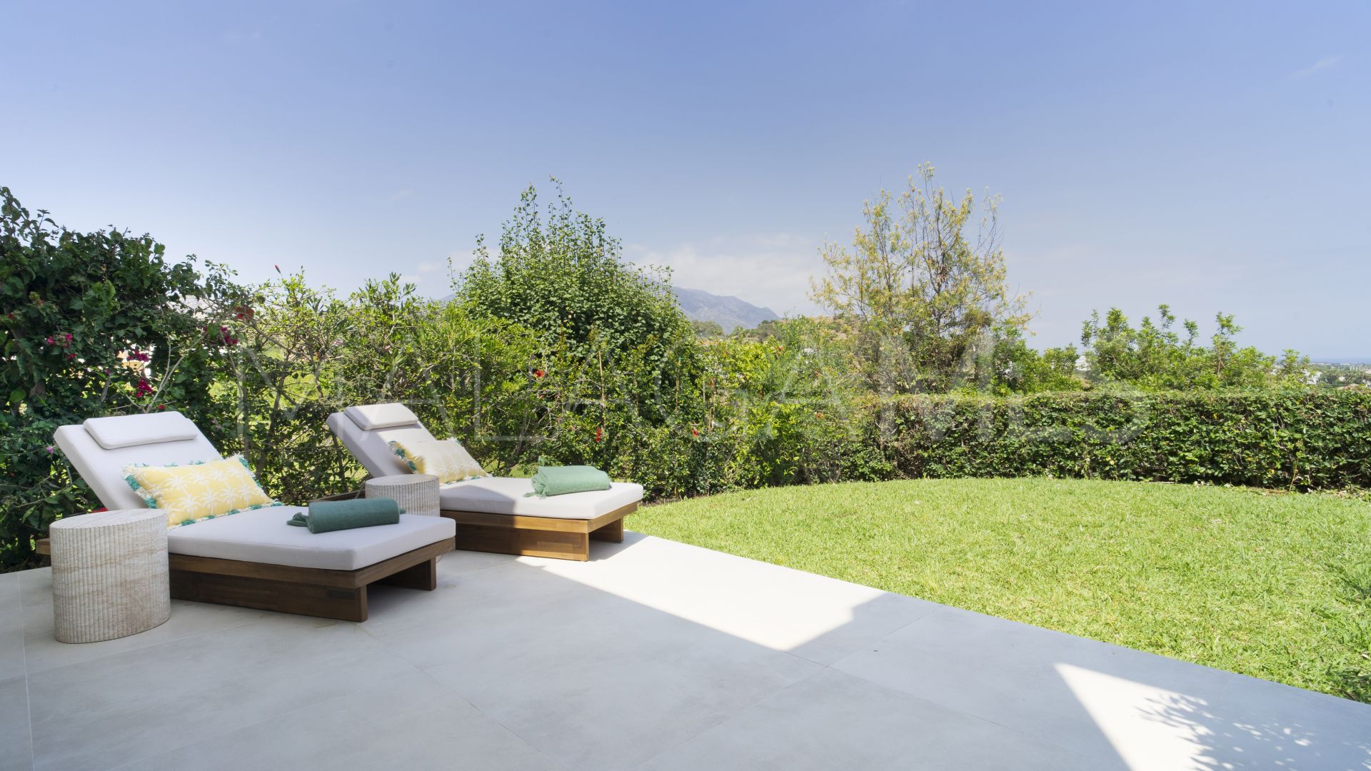 For sale La Quinta town house with 3 bedrooms