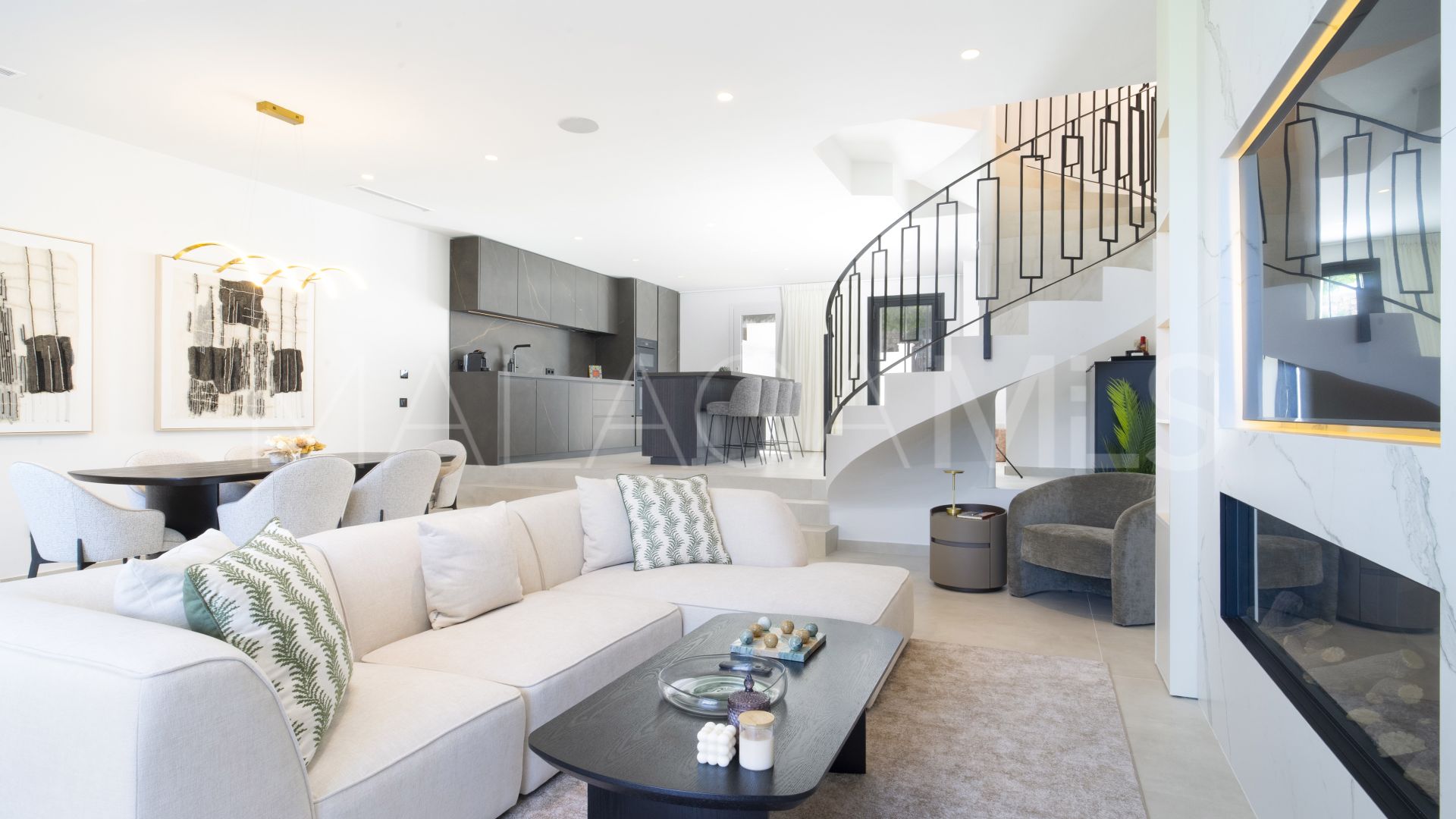 For sale La Quinta town house with 3 bedrooms