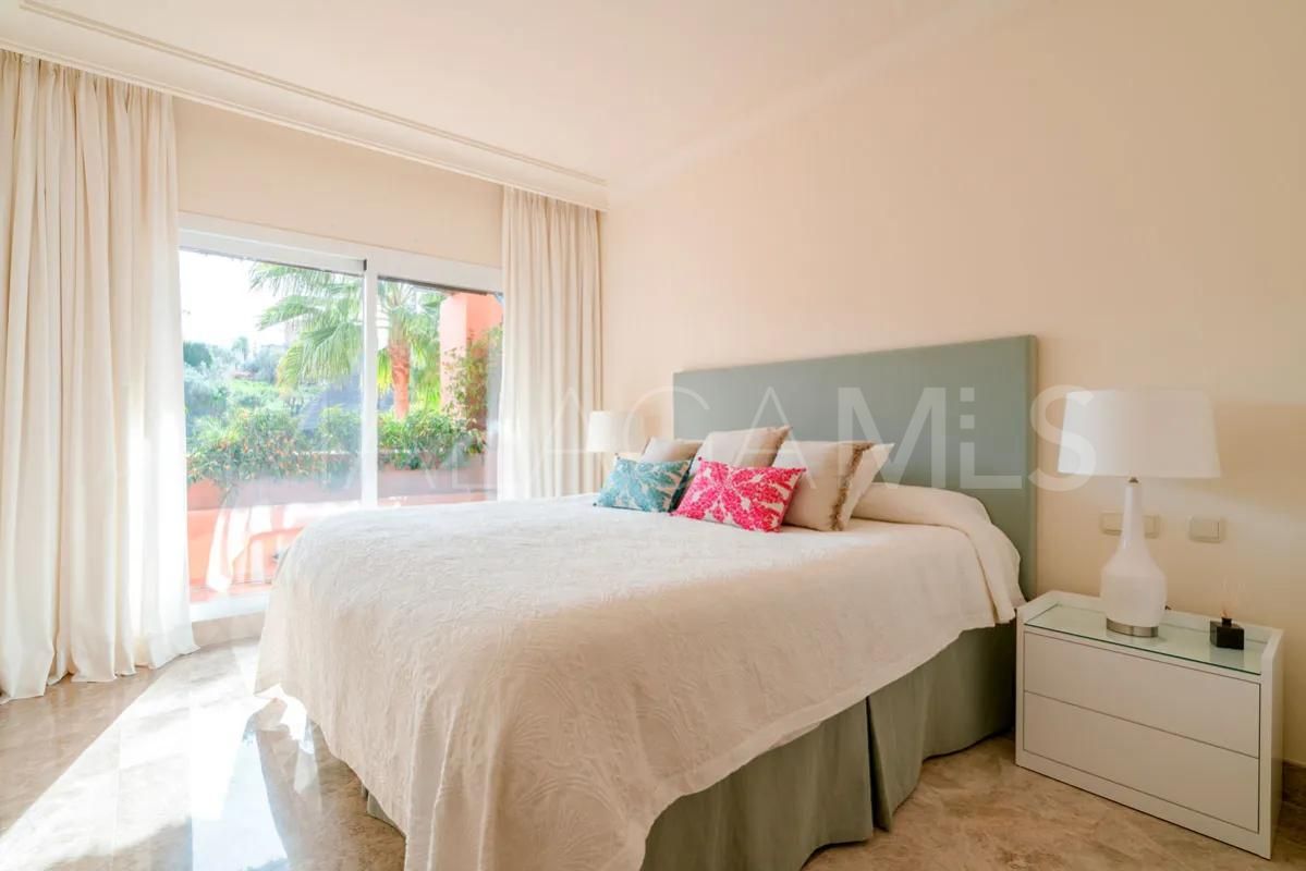 For sale 2 bedrooms penthouse in Alminar de Marbella