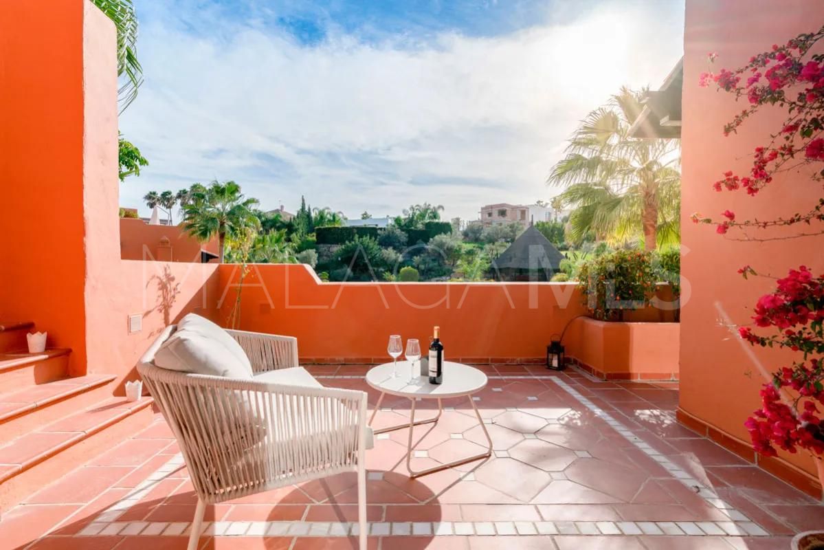 For sale 2 bedrooms penthouse in Alminar de Marbella