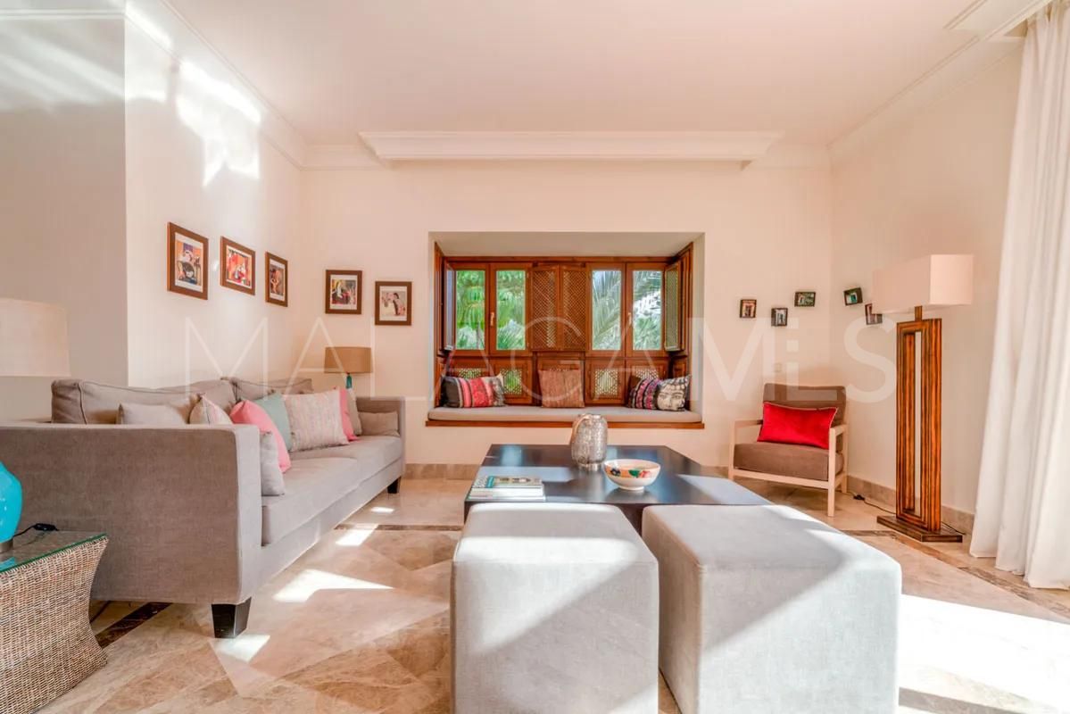 For sale 2 bedrooms penthouse in Alminar de Marbella