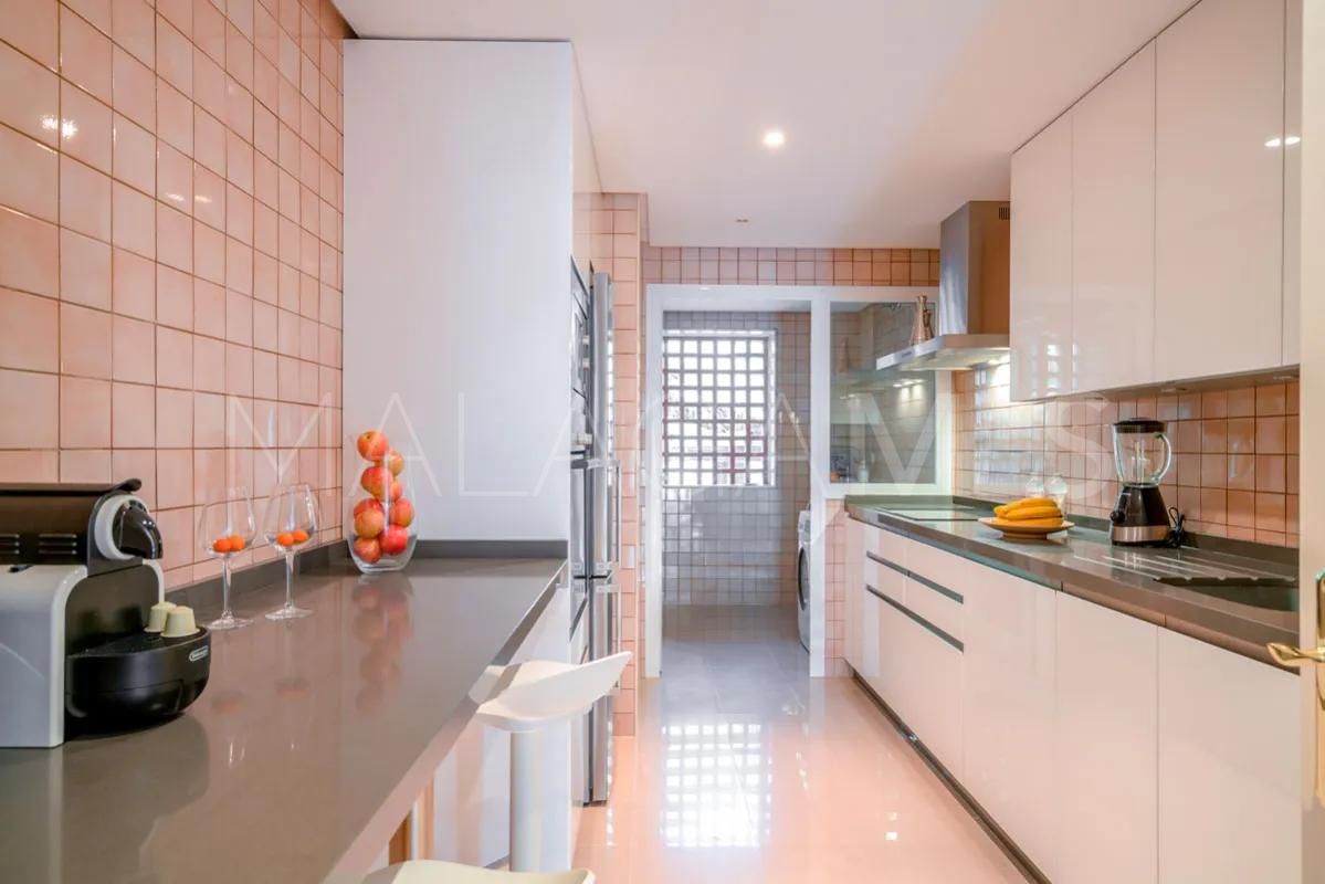 For sale 2 bedrooms penthouse in Alminar de Marbella