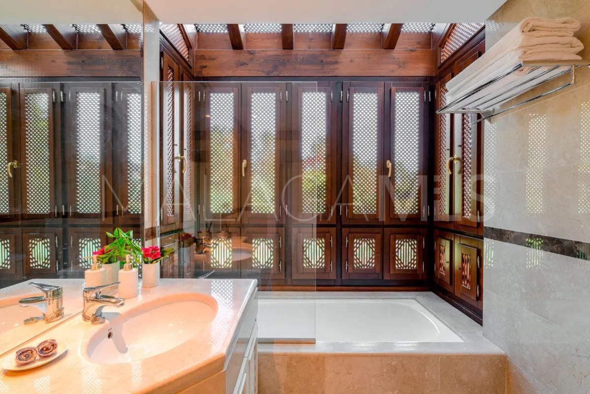 For sale 2 bedrooms penthouse in Alminar de Marbella