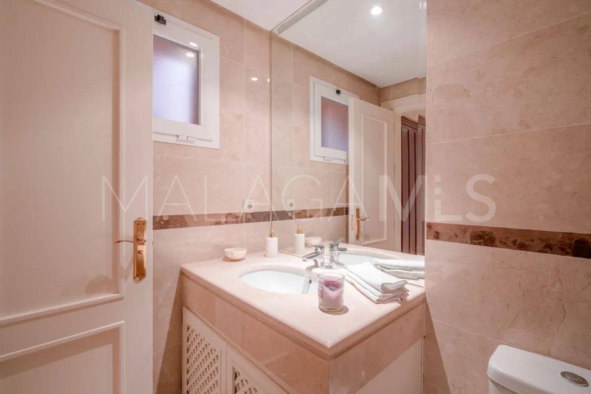 For sale 2 bedrooms penthouse in Alminar de Marbella