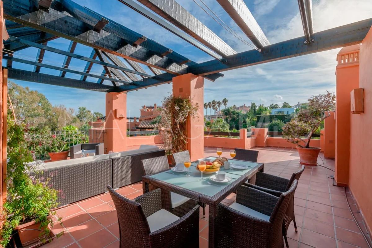 For sale 2 bedrooms penthouse in Alminar de Marbella
