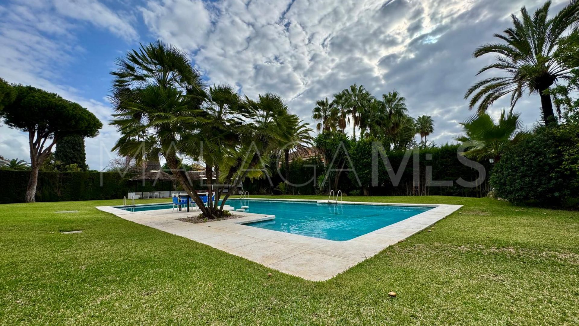 Villa for sale in Guadalmina Baja