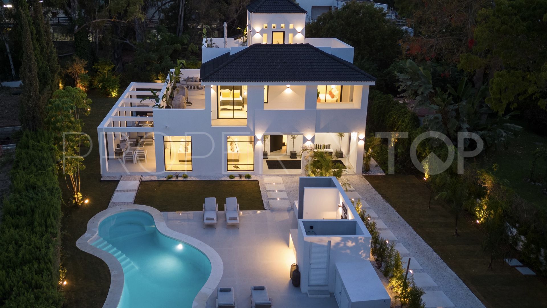 Villa for sale in Las Brisas
