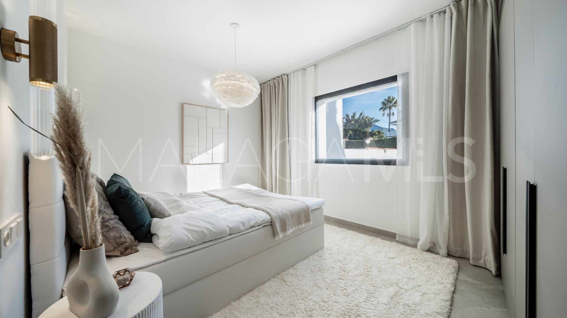 Town house for sale in Nueva Andalucia