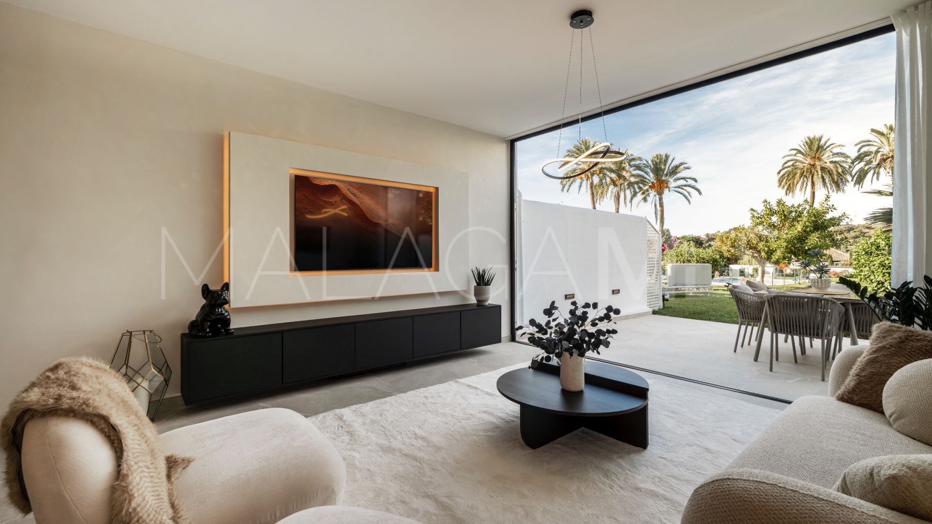 Town house for sale in Nueva Andalucia