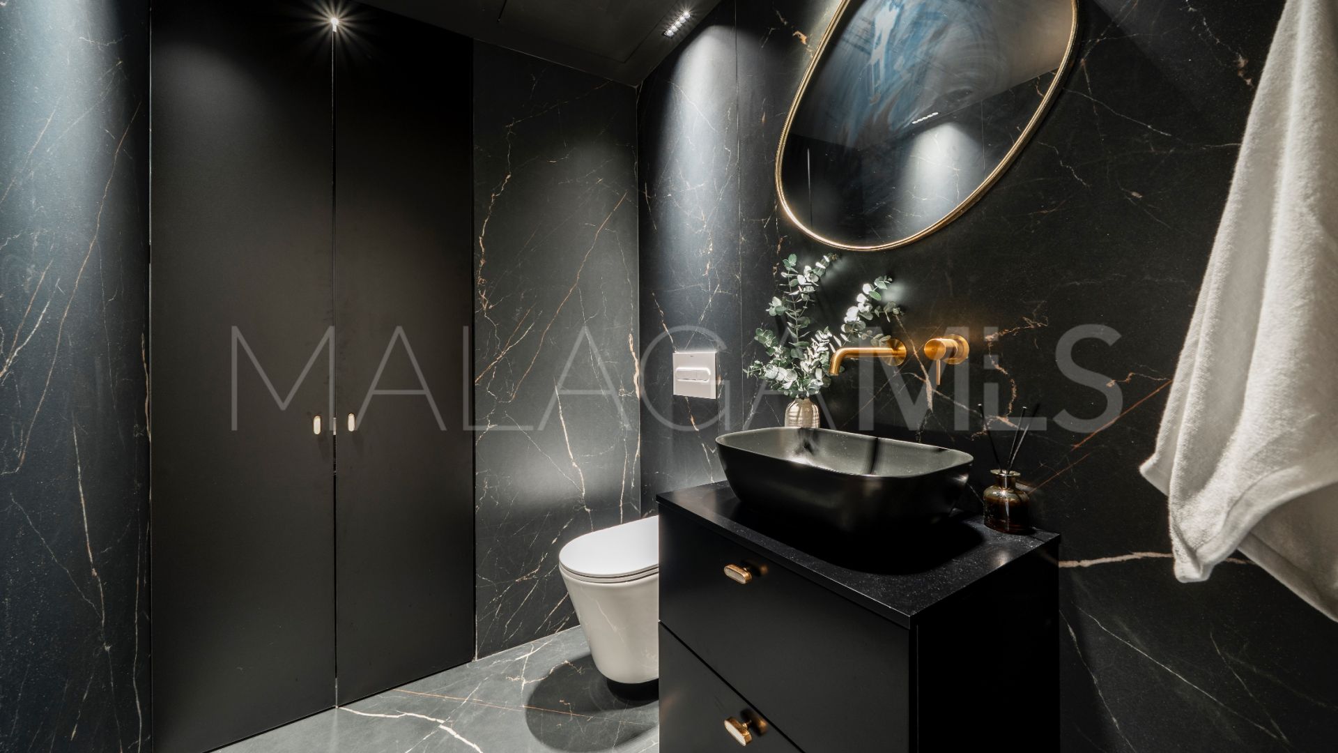 Town house for sale in Nueva Andalucia