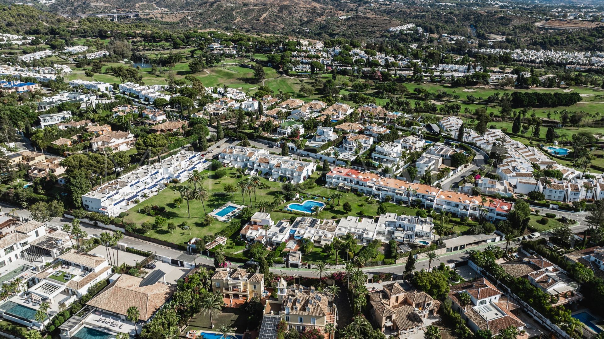 Town house for sale in Nueva Andalucia