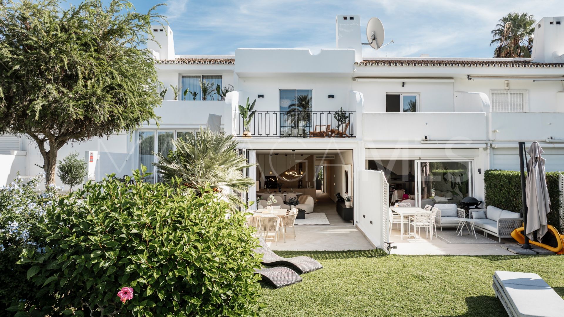 Town house for sale in Nueva Andalucia