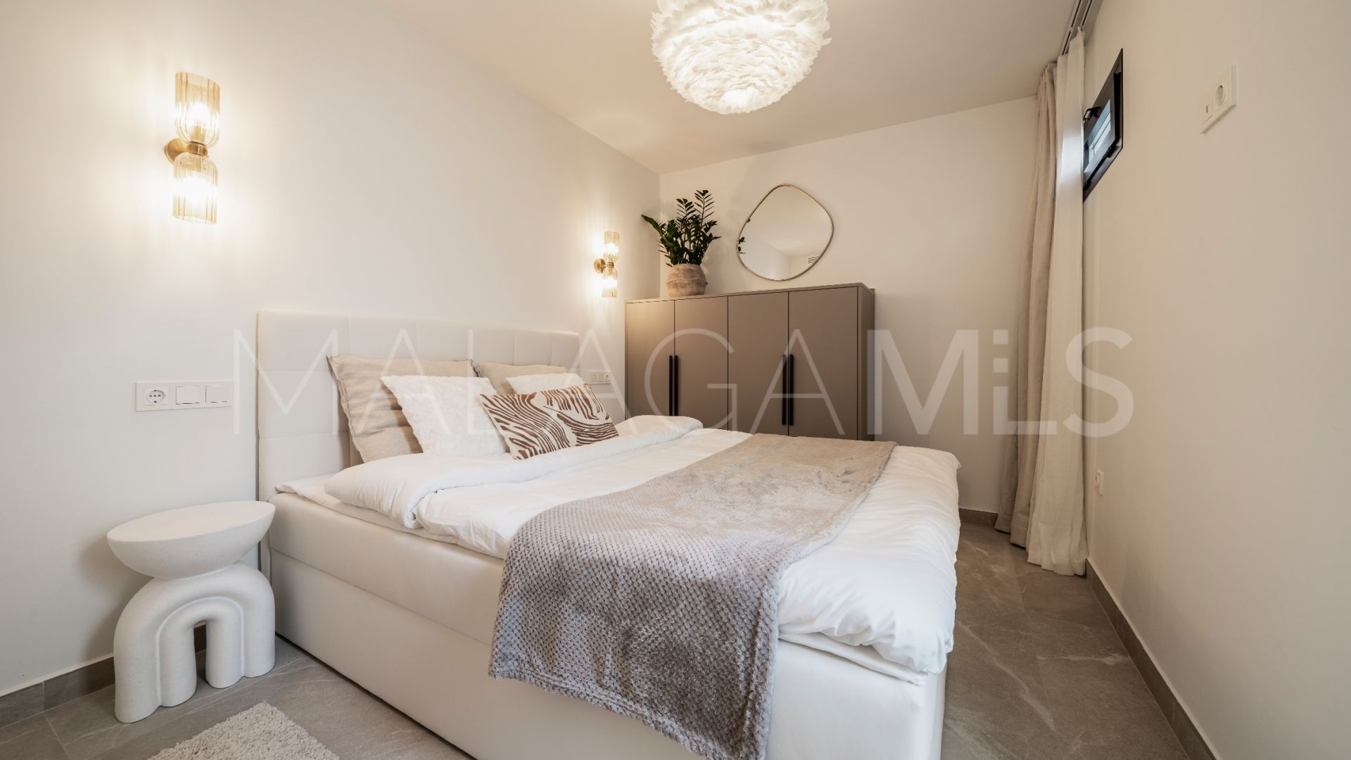 Town house for sale in Nueva Andalucia