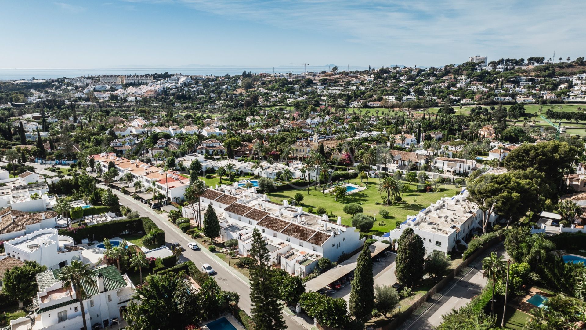 Town house for sale in Nueva Andalucia