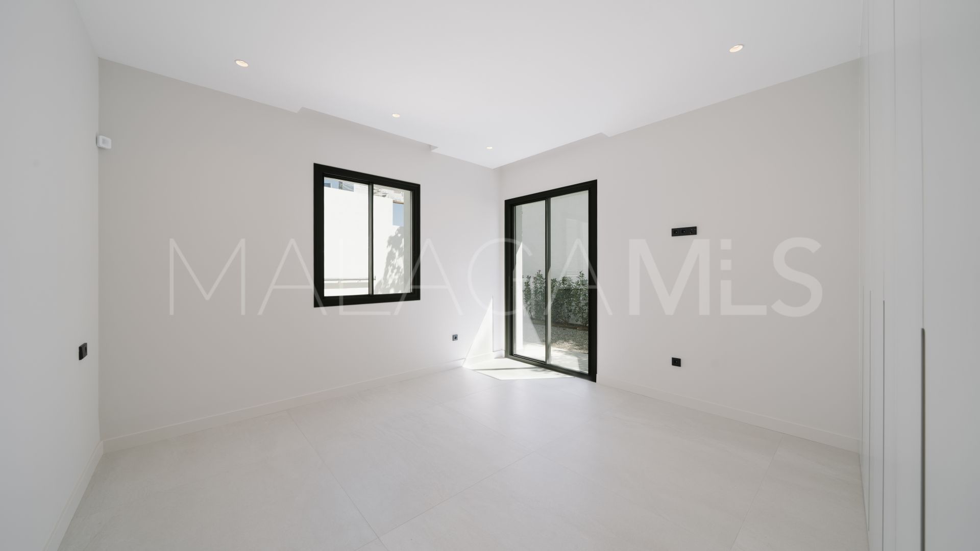 Villa for sale in Estepona