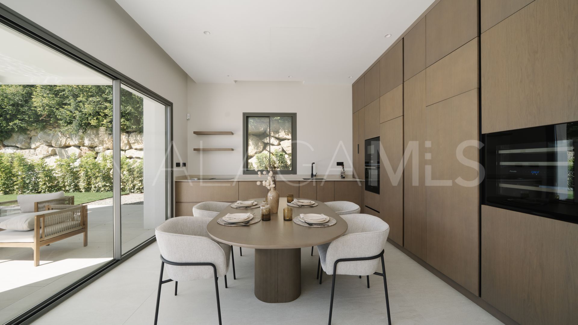 Villa for sale in Estepona