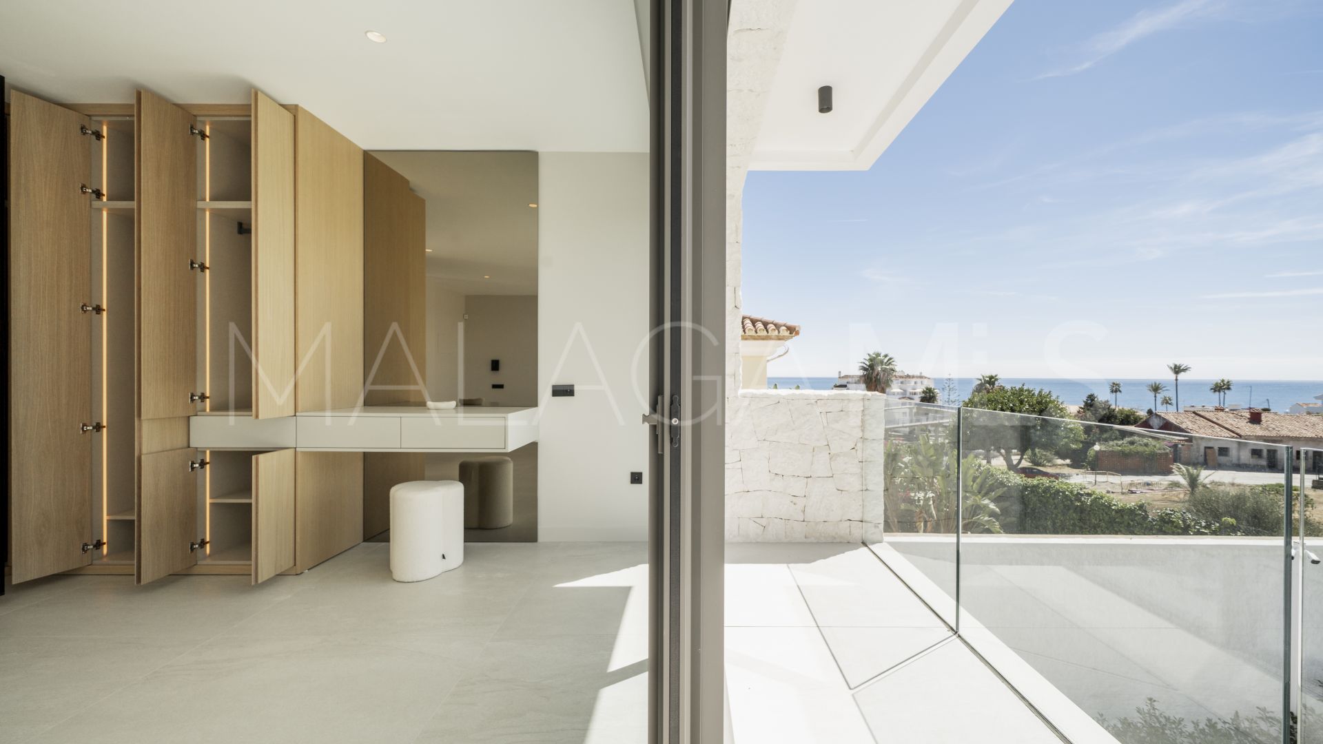 Villa for sale in Estepona