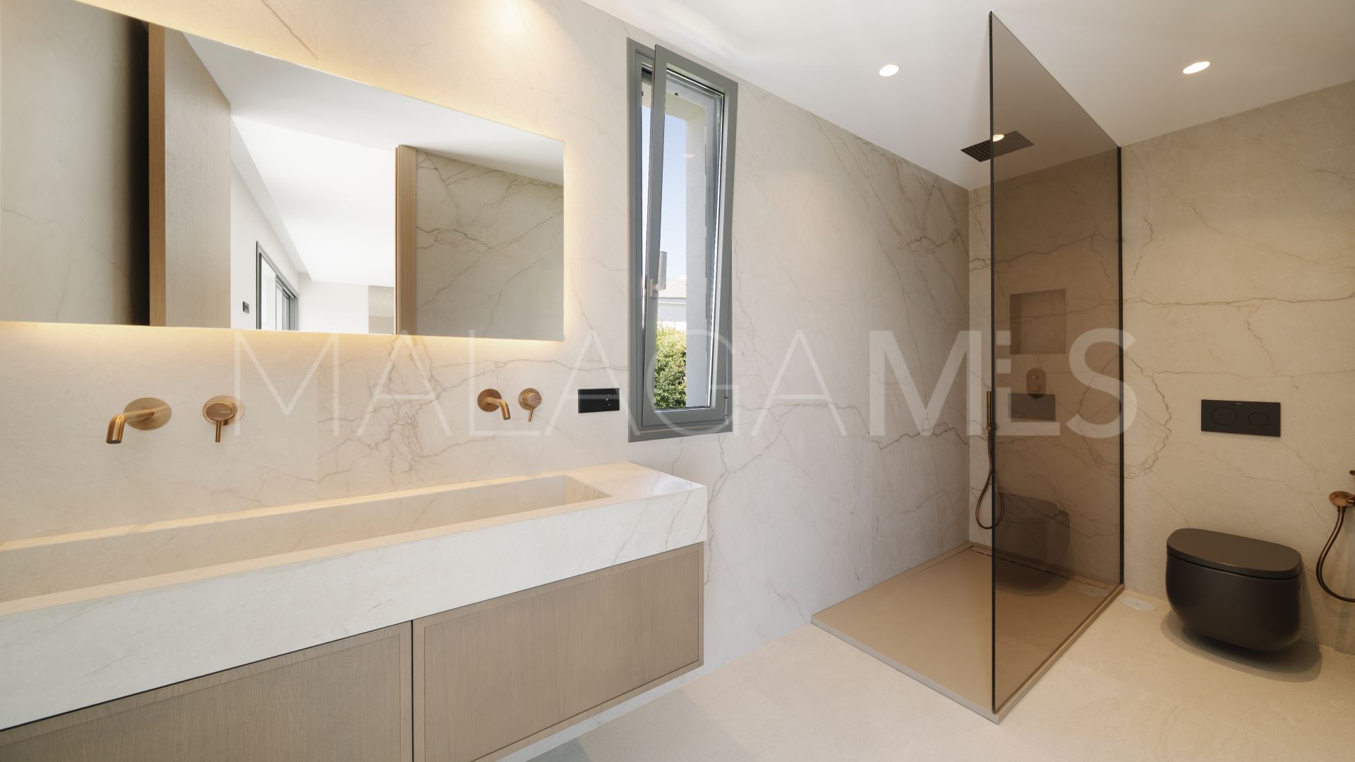 Villa for sale in Estepona