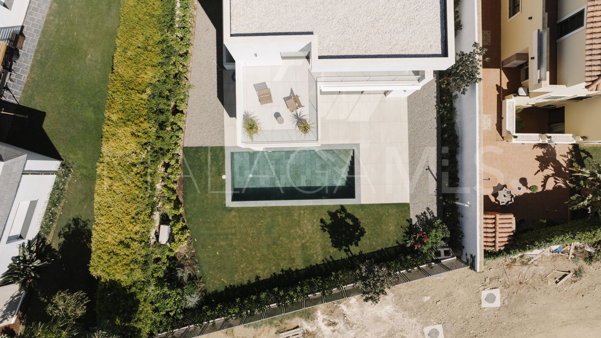 Villa for sale in Estepona