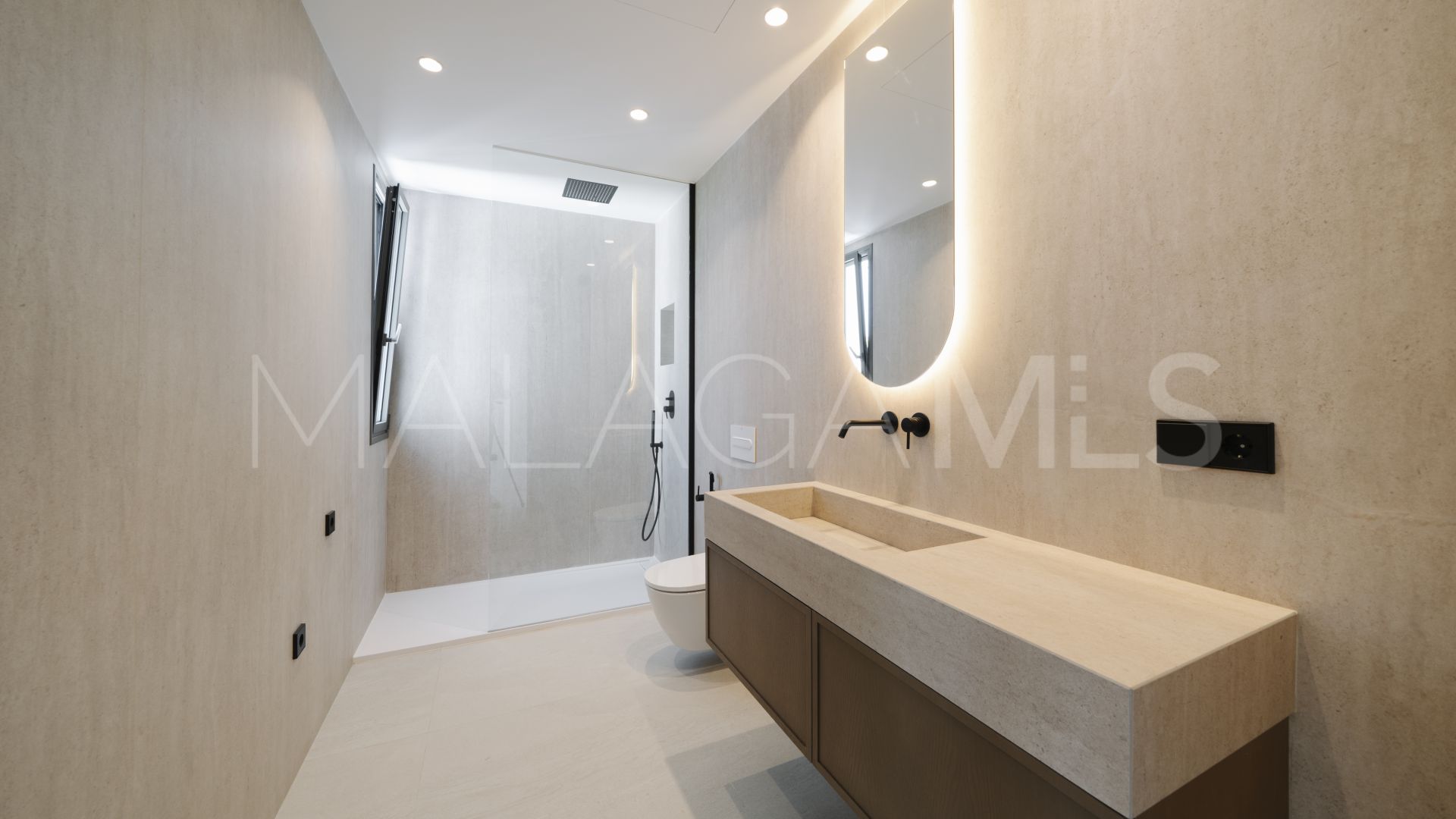 Villa for sale in Estepona