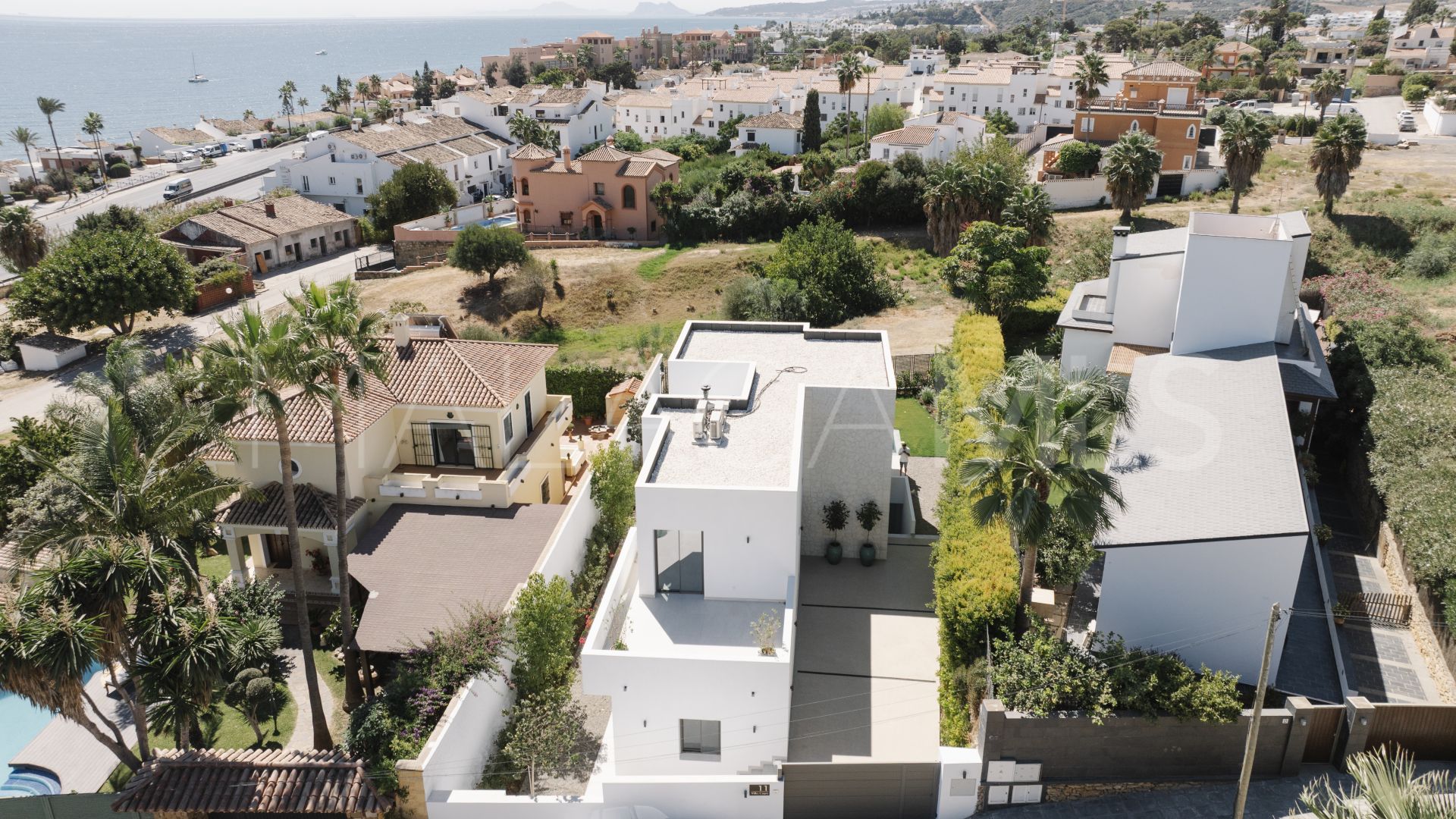 Villa for sale in Estepona