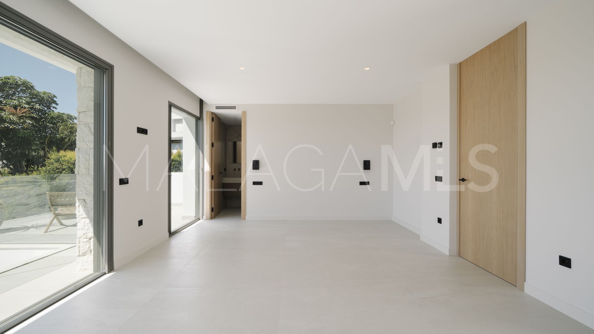 Villa for sale in Estepona