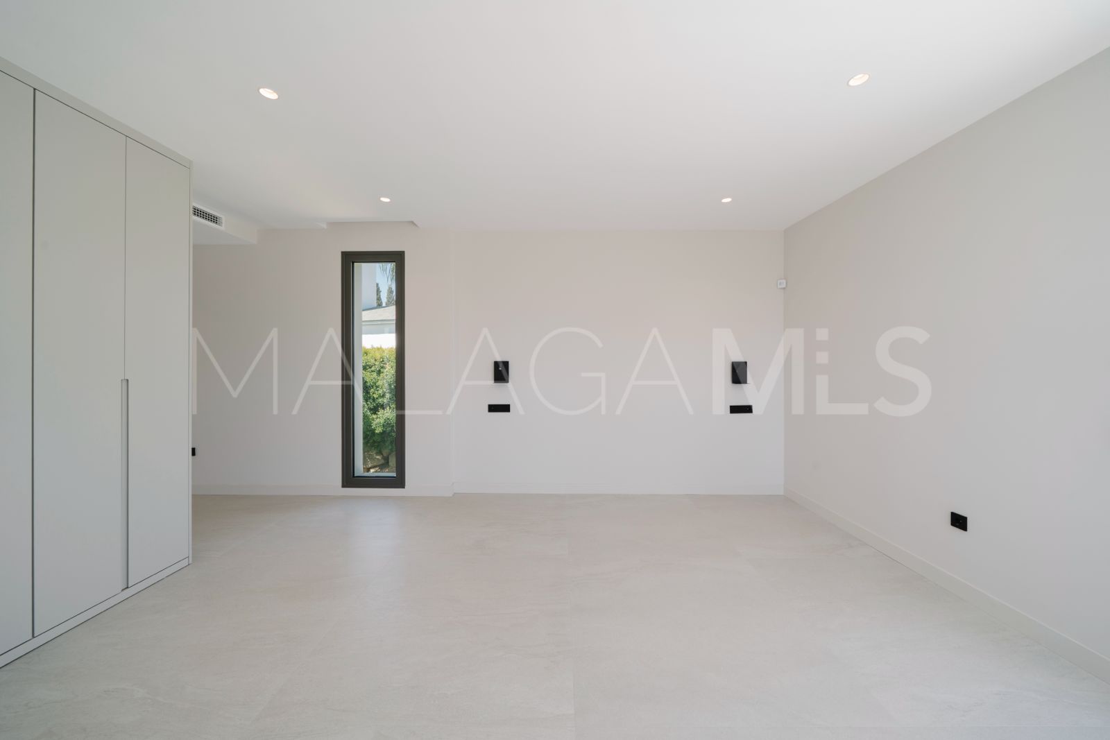 Villa for sale in Estepona