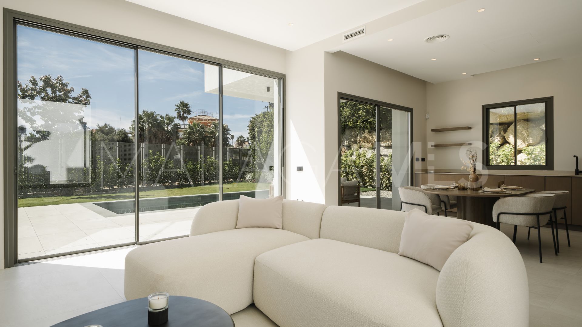 Villa for sale in Estepona