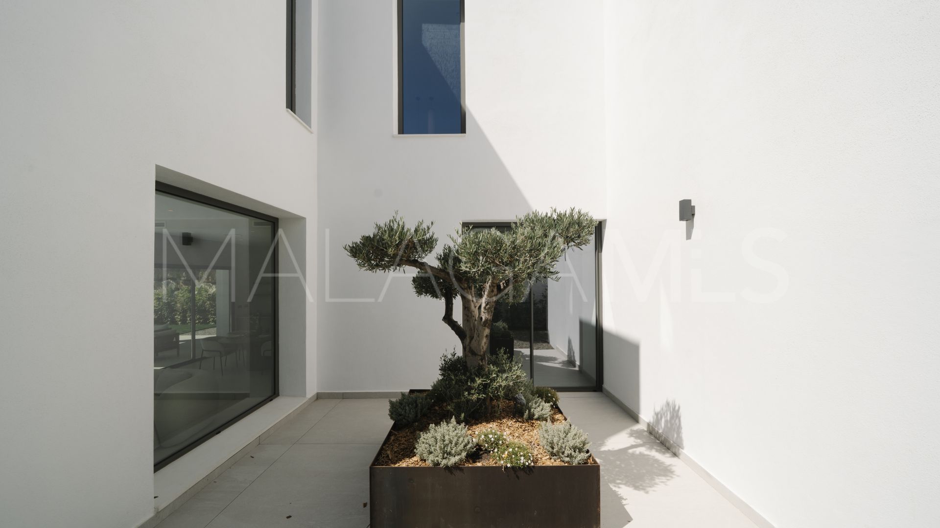 Villa for sale in Estepona