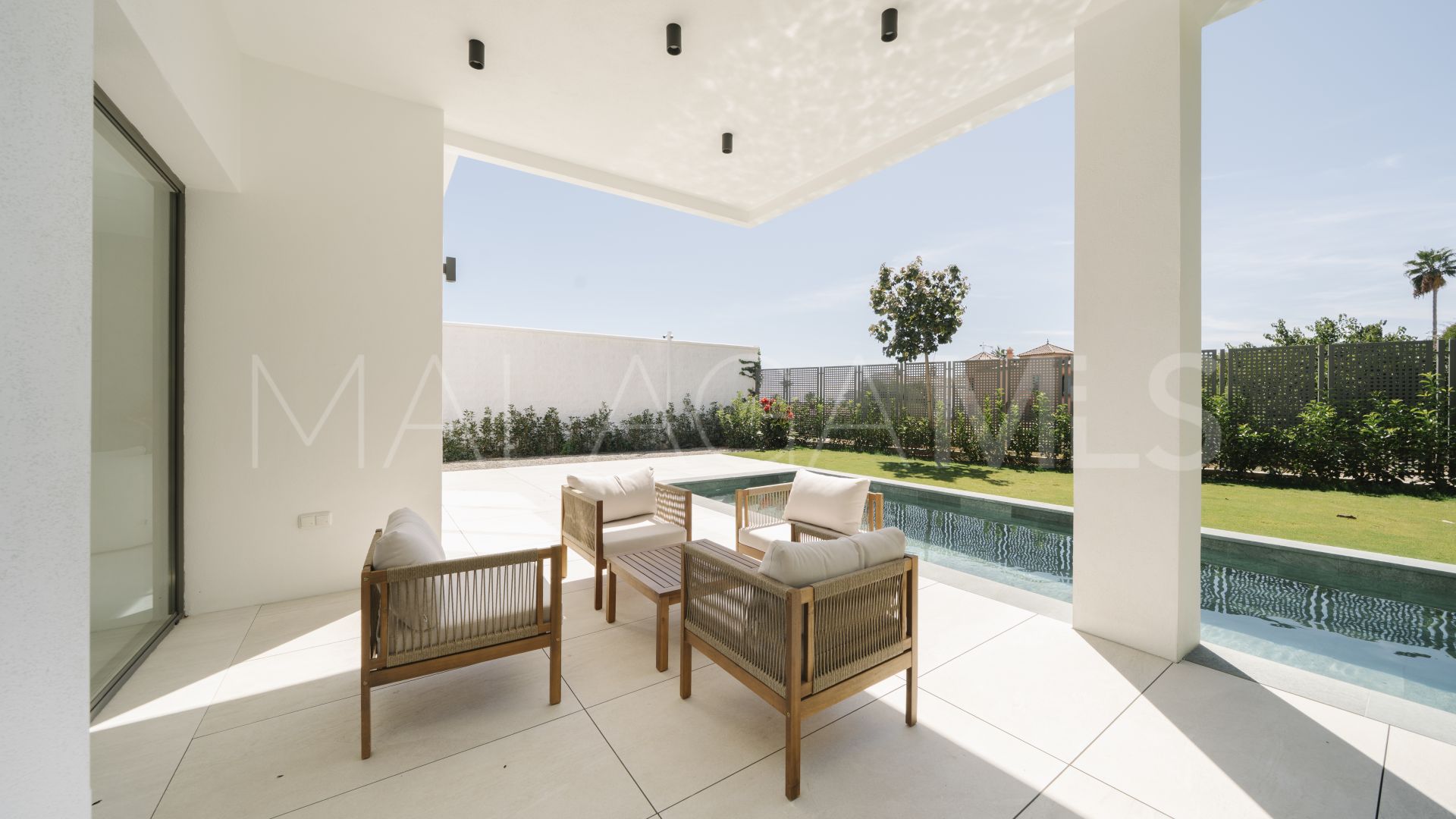 Villa for sale in Estepona