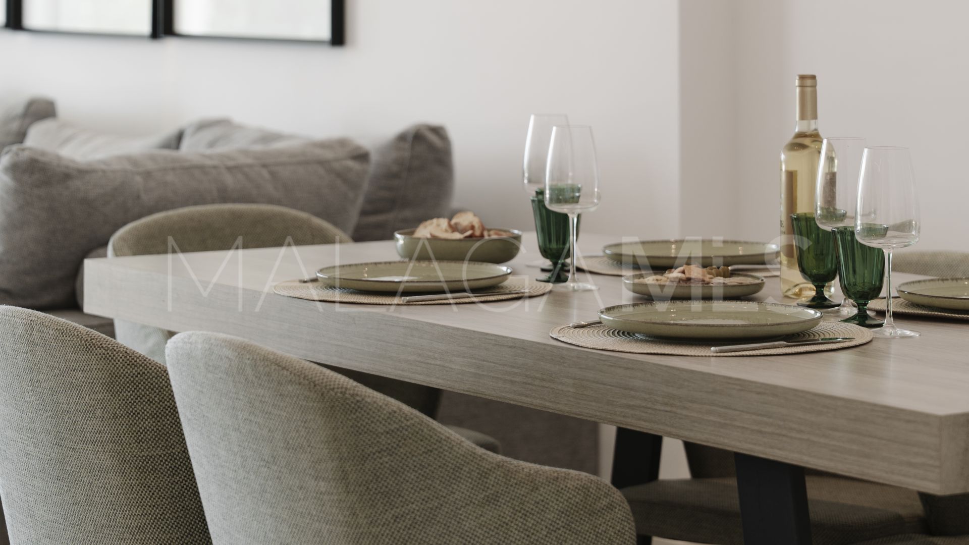 Ground floor apartment for sale in Nueva Andalucia with 3 bedrooms