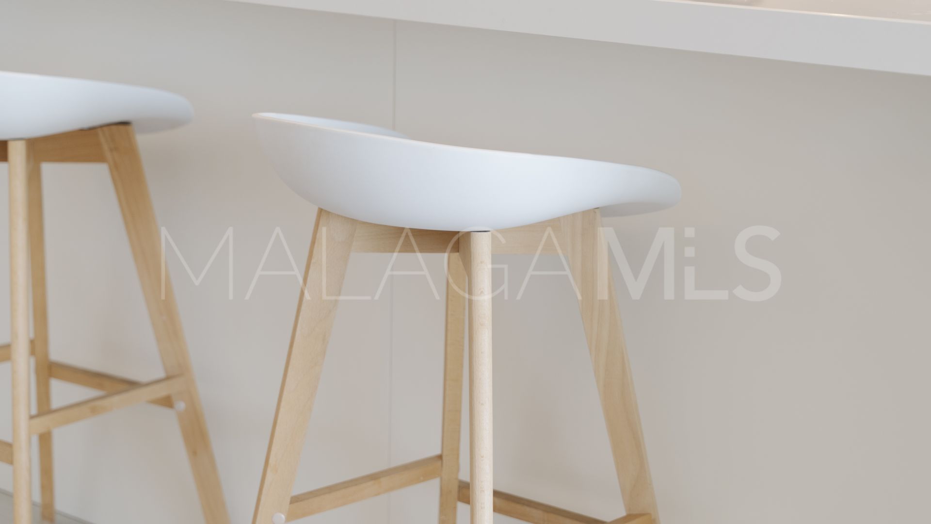 Ground floor apartment for sale in Nueva Andalucia with 3 bedrooms