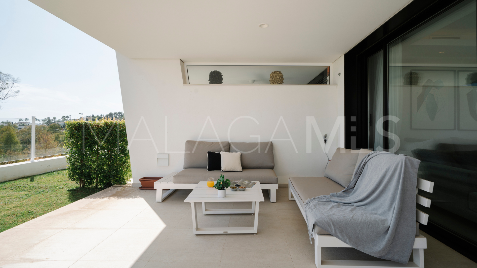 Ground floor apartment for sale in Nueva Andalucia with 3 bedrooms