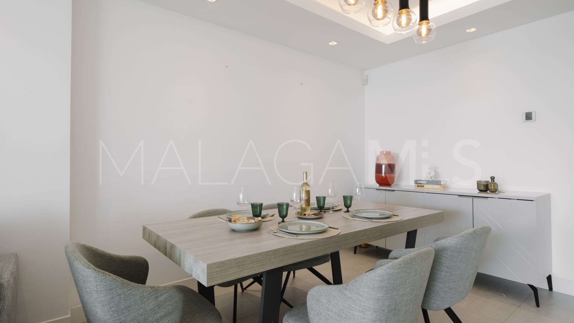 Ground floor apartment for sale in Nueva Andalucia with 3 bedrooms