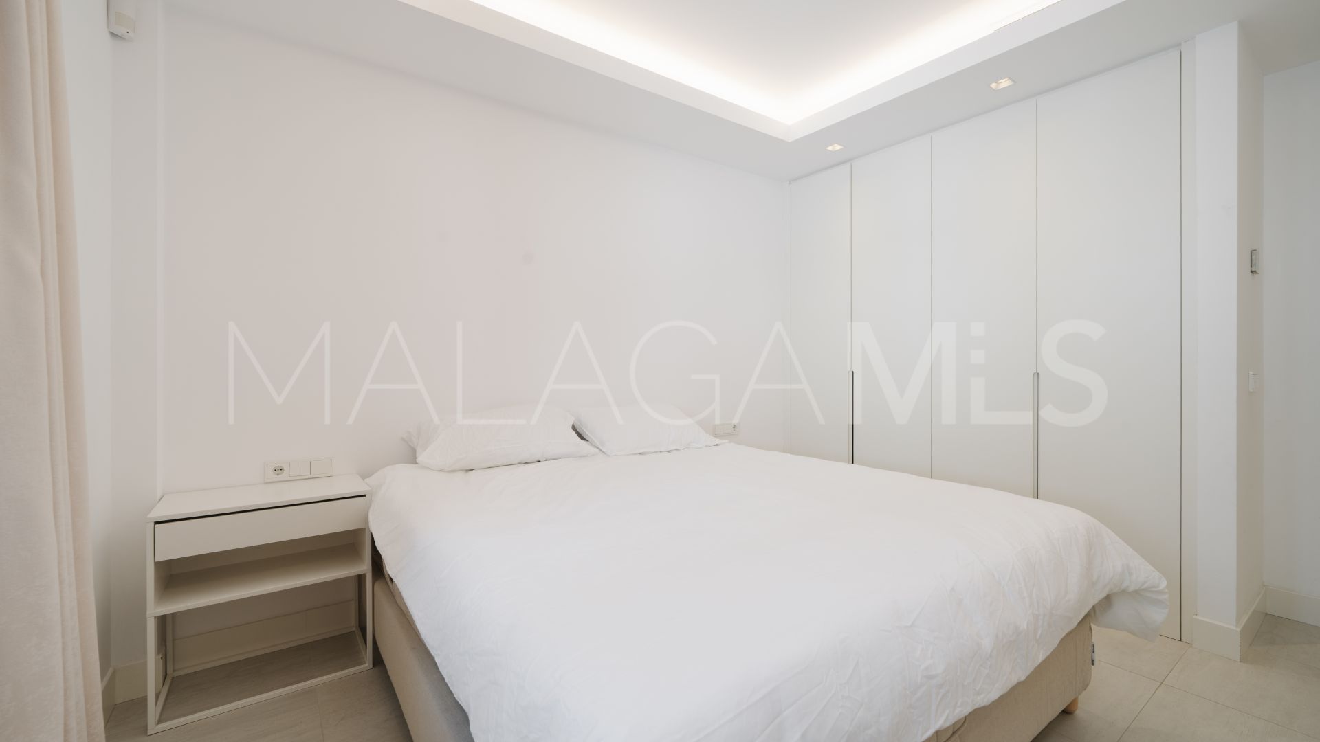 Ground floor apartment for sale in Nueva Andalucia with 3 bedrooms