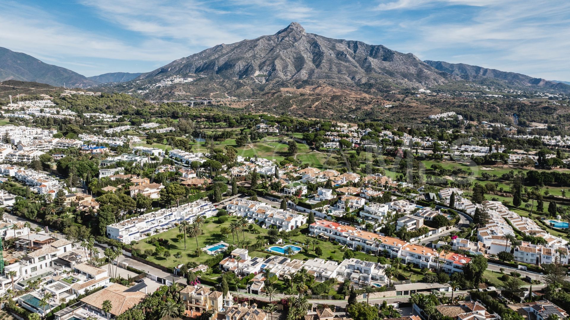 Maison de ville for sale in Nueva Andalucia