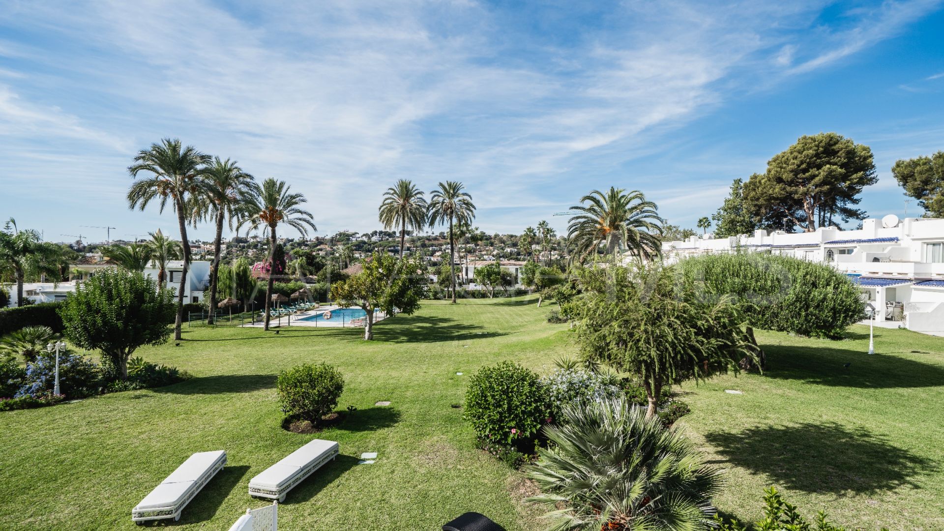 Maison de ville for sale in Nueva Andalucia
