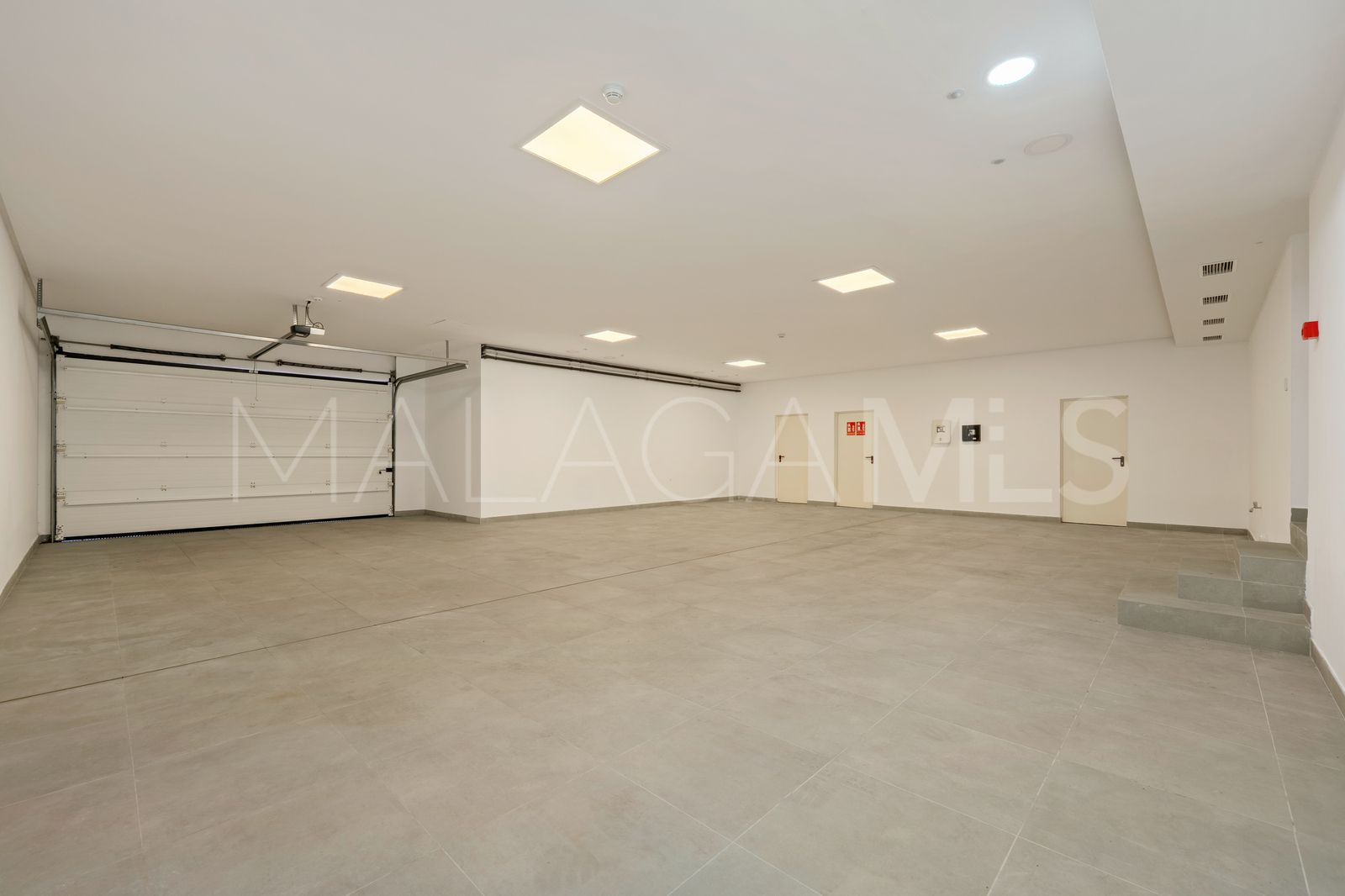 Villa for sale in Nueva Andalucia with 5 bedrooms