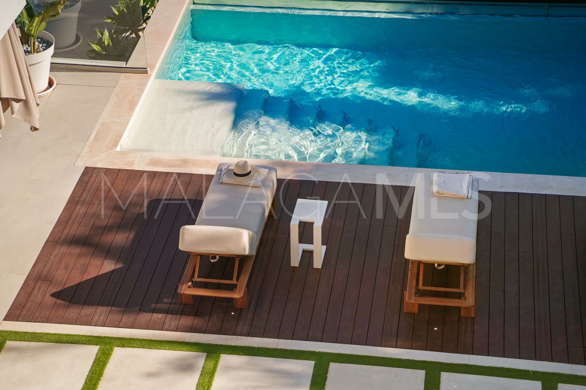 Villa for sale in Nueva Andalucia with 5 bedrooms