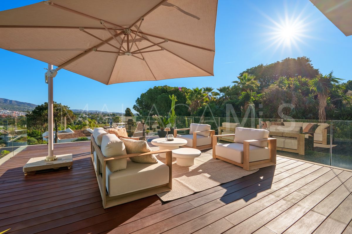 Villa for sale in Nueva Andalucia with 5 bedrooms