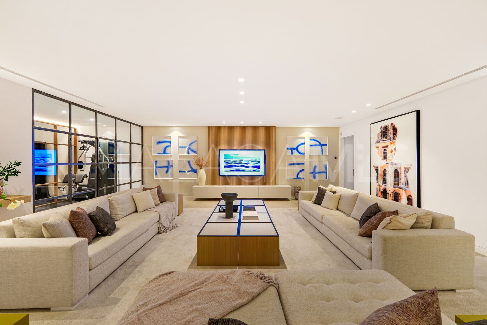 Villa for sale in Nueva Andalucia with 5 bedrooms