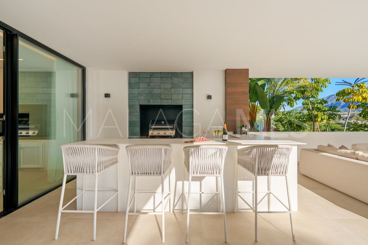 Villa for sale in Nueva Andalucia with 5 bedrooms